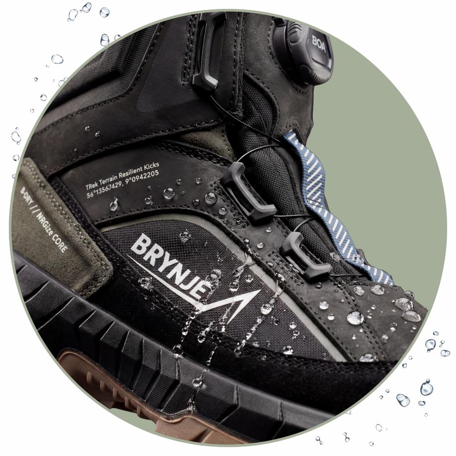 BRYNJE TReK 400502 med vanddråber, der preller af B-DRY membranen