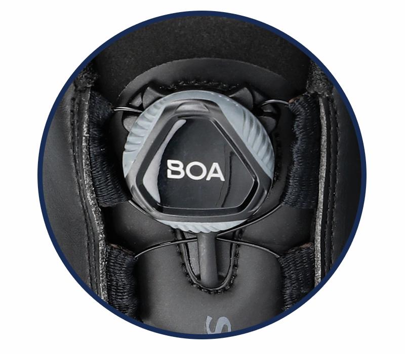 BOA® Fit System er et innovativt system der spænder og løsner sko